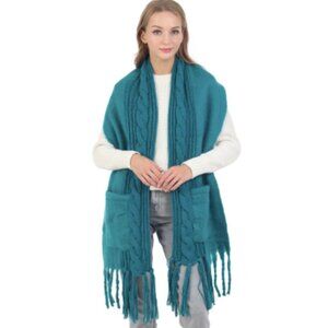 Women’s Fringe Pocket Scarf Blanket  NWOT
